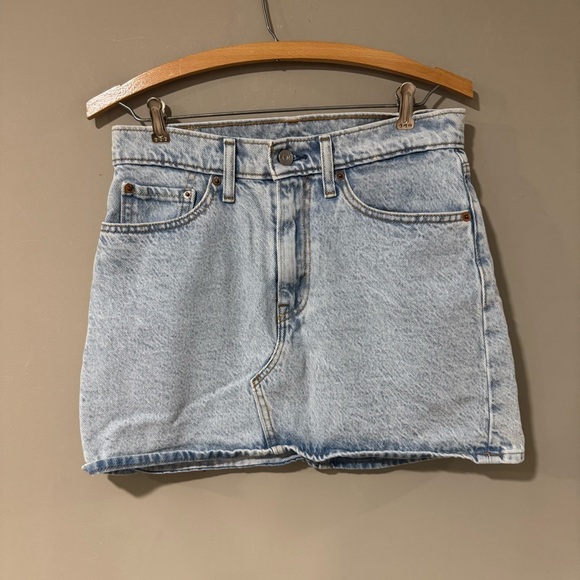 Levi’s Icon Light Blue Wash Denim Mini Skirt Size 27 - Picture 1 of 6